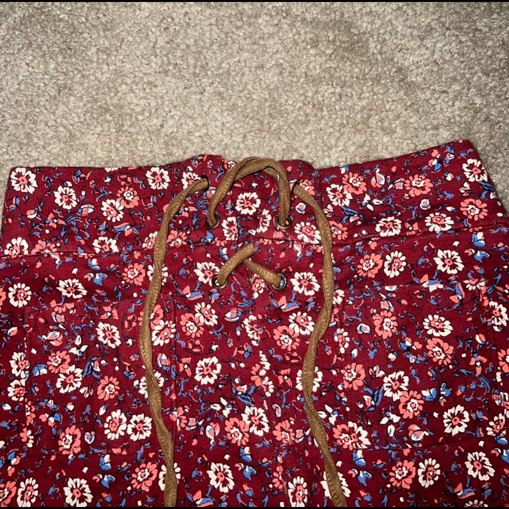 Hollister Red, Pink & Blue Floral High Waist shorts size XS - Picture 4 of 10